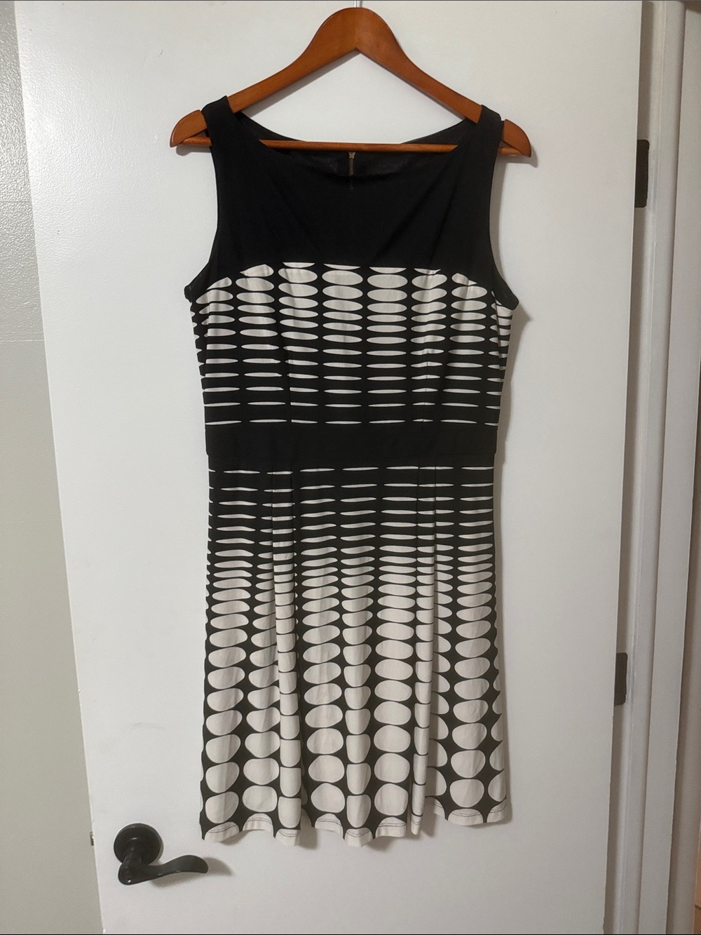 Roz & Ali Black and White Sleeveless Fit-and-Flare Dress